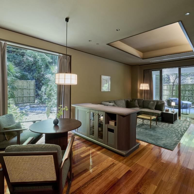 ふふ 熱海／木の間の月