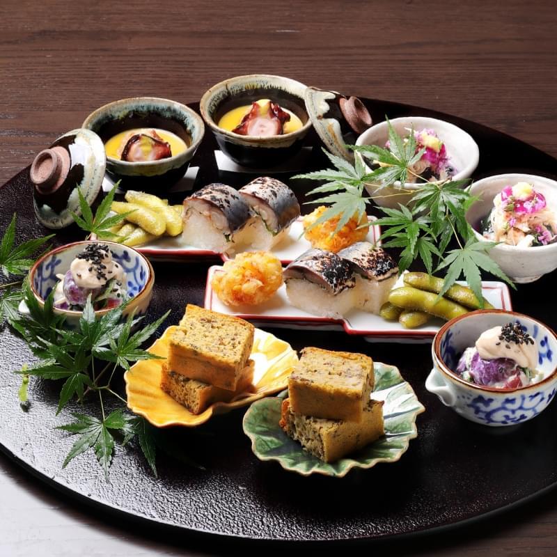 ふふ 熱海／木の間の月